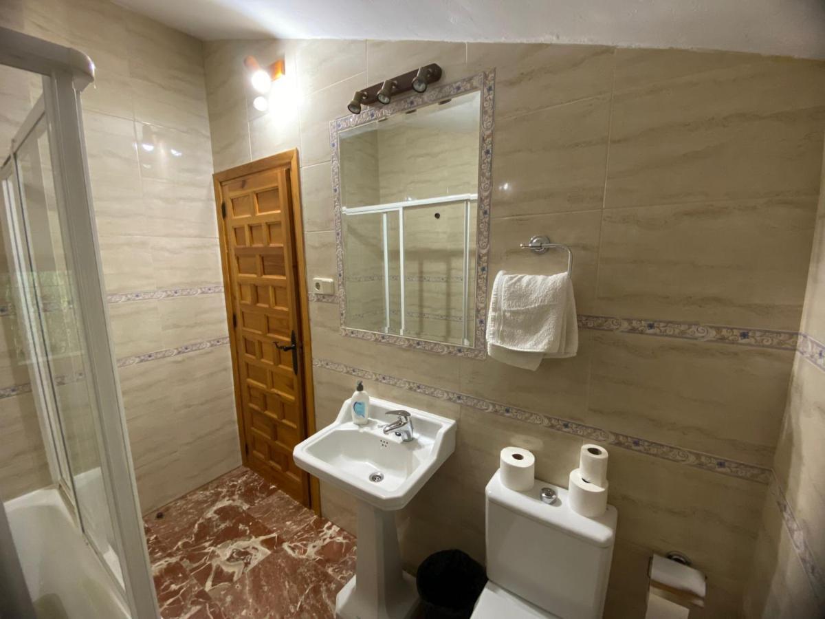 La Toba Guest House Burunchel ภายนอก รูปภาพ